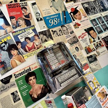 Cafe 50's - Decor - Diners Near Me - Los Angeles, California