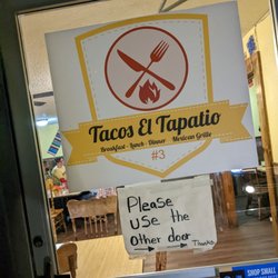Tacos El Tapatio - Entrance sign