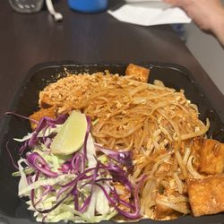 Royal Thai Cuisine Express - Pad Thai