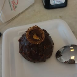 Paris Confeitaria & Café - Luna de Ferreiro