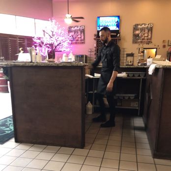 Gino's Ristorante - Pizza Near Me - Lancaster, California