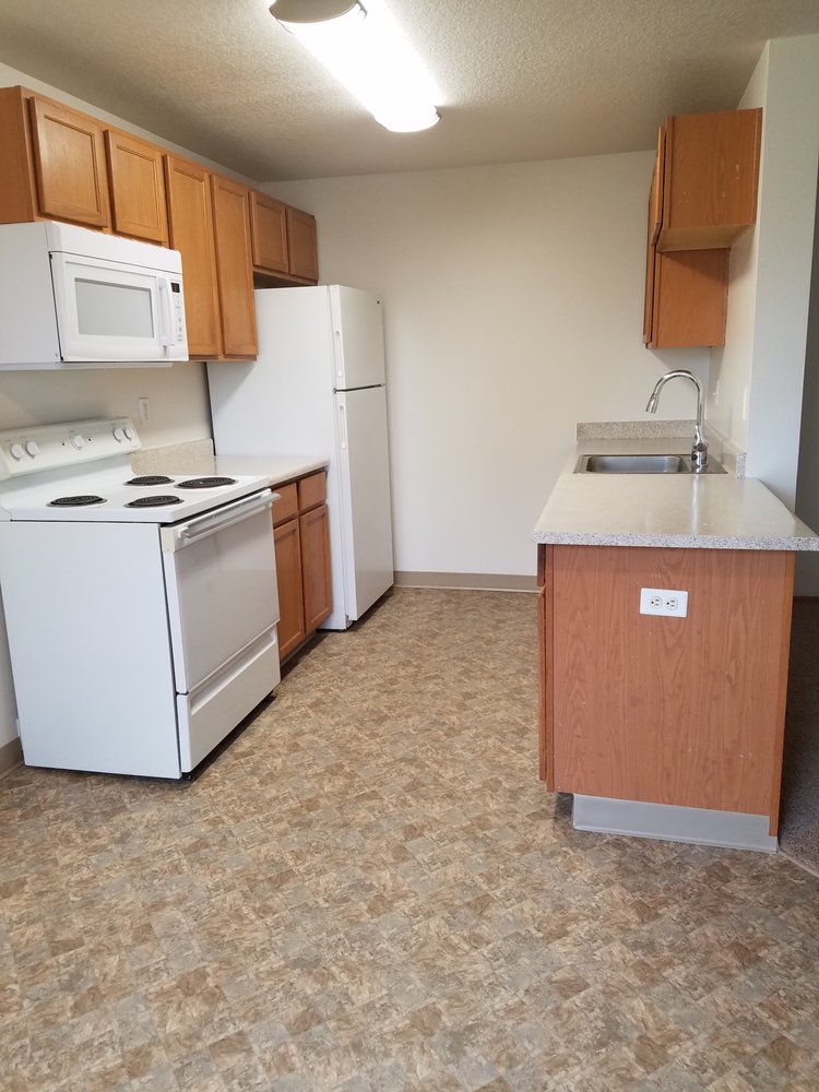 HALSEY HEIGHTS 700 SW Halsey St, Troutdale, Oregon Apartments