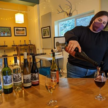 Bainbridge Vineyards - Wineries Near Me - Bainbridge Island, Washington