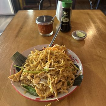 White Crane Creative Thai & Sushi - Chicken Pad Thai - Thai Near Me - Forest Park, Illinois White Crane Creative Thai & Sushi - Chicken Pad Thai - Thai Near Me - Forest Park, Illinois