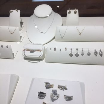 Maui Divers Jewelry - Small selection - Jewelry Near Me - Honolulu, Hawaii