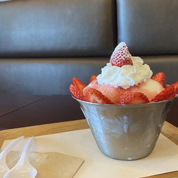 Okrumong - 딸기 빙수 - Desserts Near Me - Torrance, California Okrumong - 딸기 빙수 - Desserts Near Me - Torrance, California