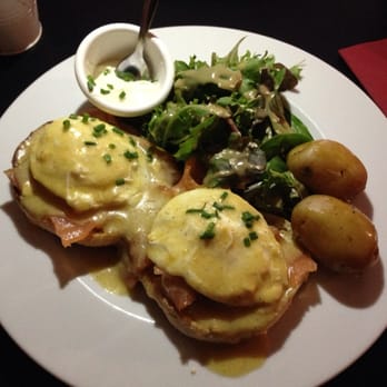 Eggs & Co - Le Norvégian. (Eggs Benedict with Smoked Salmon) - Breakfast & Brunch Near Me - Paris, 75