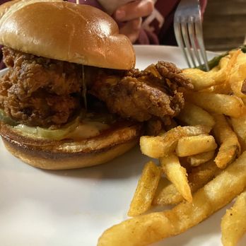 The Feed Sack - Hot Chicken Sandwich - American Near Me - Aiken, South Carolina
