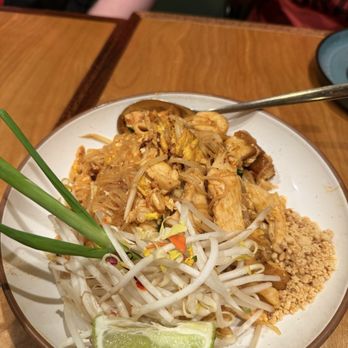 Oraan Thai Eatery - pad thai with chicken - Thai Near Me - San Francisco, California Oraan Thai Eatery - pad thai with chicken - Thai Near Me - San Francisco, California