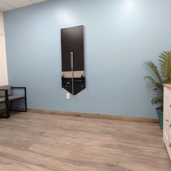 Culver Pet Clinic - Large family room - Veterinarians Near Me - Irvine, California Culver Pet Clinic - Large family room - Veterinarians Near Me - Irvine, California