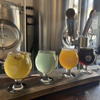 Three Rivers Brewing Co - Flight - blonde, razz seltzer, mango tango ipa, stout - Brewpubs Near Me - Three Rivers, California Three Rivers Brewing Co - Flight - blonde, razz seltzer, mango tango ipa, stout - Brewpubs Near Me - Three Rivers, California