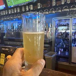 Old Chicago Pizza + Taproom - Golden road mango cart