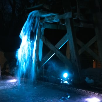 Thermëa - Iceber - Cold rinse waterfall. - Day Spas Near Me - Winnipeg, Manitoba