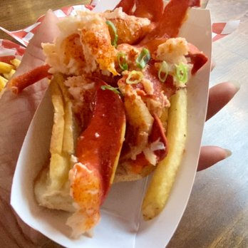 Red Hook Lobster Pound - Connecticut Lobster roll. My small adult hand for scale - Seafood Near Me - Brooklyn, New York Red Hook Lobster Pound - Connecticut Lobster roll. My small adult hand for scale - Seafood Near Me - Brooklyn, New York