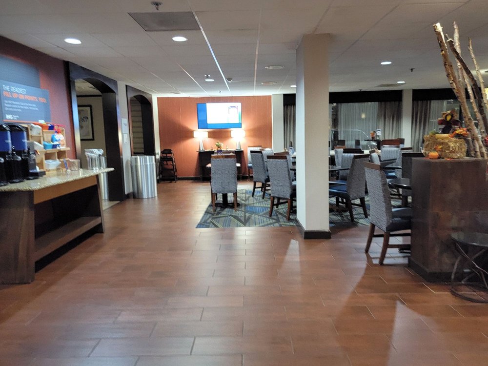 HOLIDAY INN EXPRESS FORSYTH - Updated August 2025 - 43 Photos & 29 ...