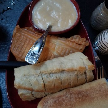 Maui Brewing - Pinapple brie dip - Brewpubs Near Me - Lahaina, Hawaii