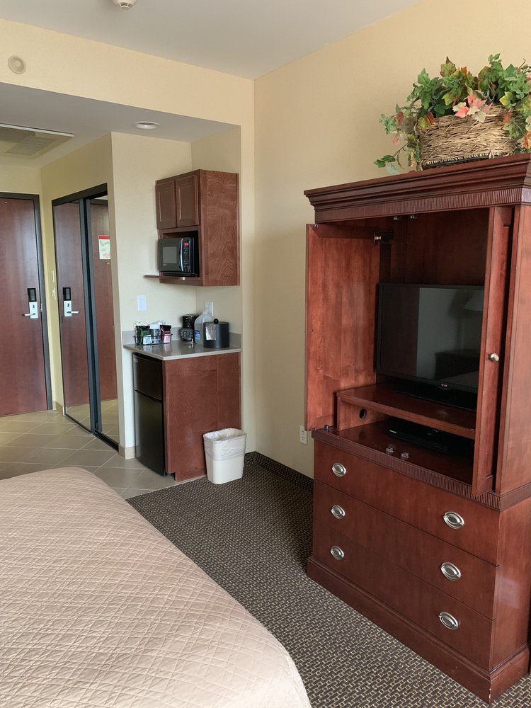travis air force inn