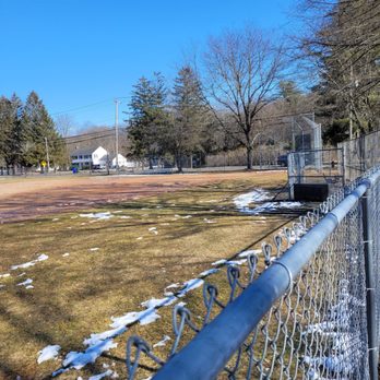 Weatogue Park - Softball field - Parks Near Me - Weatogue, Connecticut Weatogue Park - Softball field - Parks Near Me - Weatogue, Connecticut