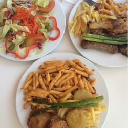 Càmping l'Alguer - Amanida verda/combinat de macarrons/botifarra/pollastre/patates fregides/combinat de macarrons/patates farcides/patates fregides