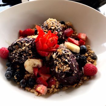 Ama Ama Restaurant - Acai bowl - New American Near Me - Kapolei, Hawaii