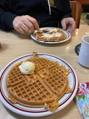 HUDDLE HOUSE - Updated January 2025 - 43 Reviews - 1549 Armory Drive