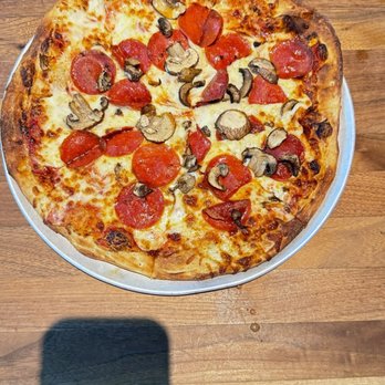 Yard House - Pepperoni & Mushroom Pizza Order to go for friend - New American Near Me - Concord, California