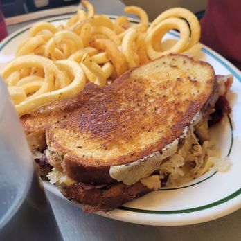 Highland Park Diner - Reuben, had some funky fatty grizzle. - Diners Near Me - Rochester, New York