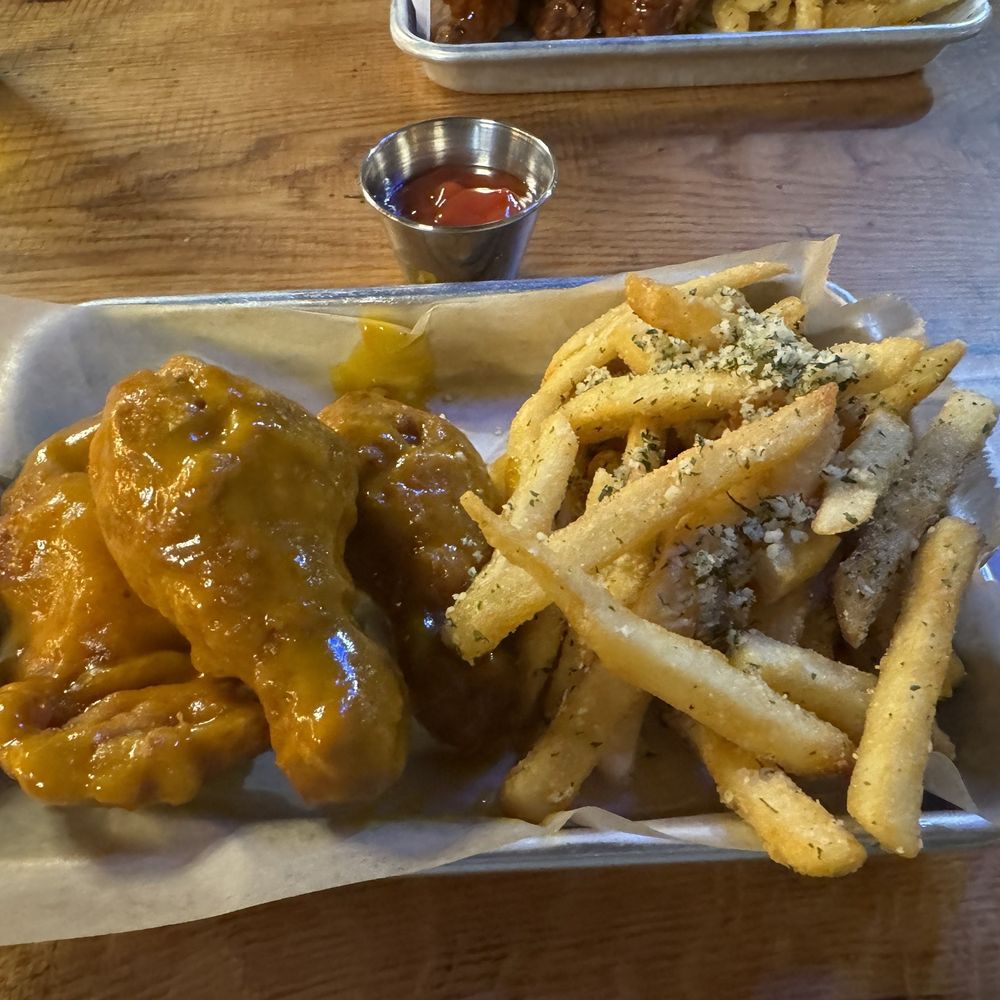 Golden BBQ chicken and truffle fries Golden BBQ chicken and truffle fries