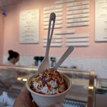 Wandering Cone Creamery - Mint strachetella with sprinkles - Ice Cream & Frozen Yogurt Near Me - Wilmington, North Carolina Wandering Cone Creamery - Mint strachetella with sprinkles - Ice Cream & Frozen Yogurt Near Me - Wilmington, North Carolina