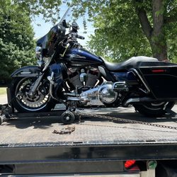 J & R Towing and Recovery - 2010 FLHTK needed a ride today.