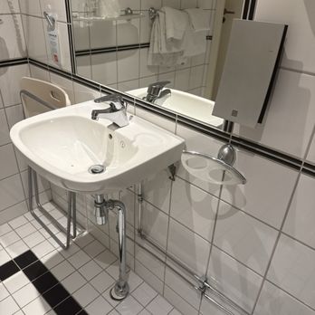 Thon Hotel Vettre - Hospital bathroom - Hotels Near Me - Vettre, 02