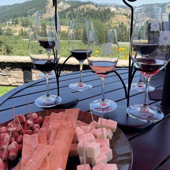 Silvara Cellars - Wine Tasting Room Near Me - Leavenworth, Washington