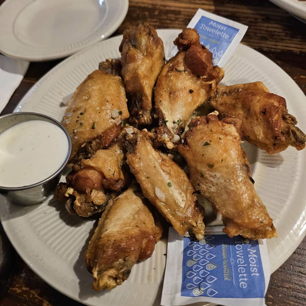 Luxe Bar & Grill - Garlic Luxe Wings - Pubs Near Me - Grosse Pointe Farms, Michigan
