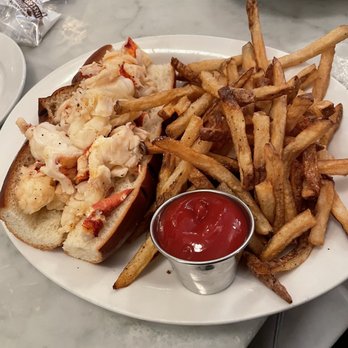 Neptune Oyster - Bland lobster roll - Seafood Near Me - Boston, Massachusetts