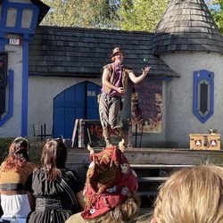 Michigan Renaissance Festival - A wee bit o juggling