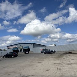 Pick Your Part - Milwaukee - Parking lot and main entrance