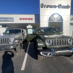Brown Daub Chrysler Jeep Dodge Ram FIAT - 2020 vs 2024 Jeep Wrangler
