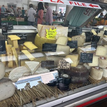 Marché Forville - Cheeses - Public Markets Near Me - Cannes, 06 Marché Forville - Cheeses - Public Markets Near Me - Cannes, 06