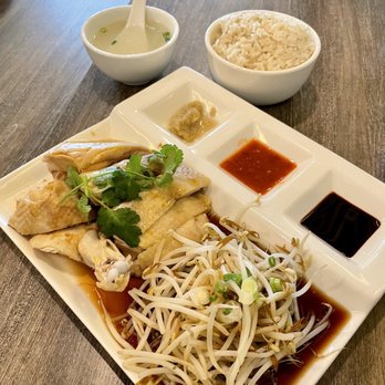 PappaRich - Hainan Chicken with chicken broth and chicken rice. - Malaysian Near Me - Houston, Texas PappaRich - Hainan Chicken with chicken broth and chicken rice. - Malaysian Near Me - Houston, Texas
