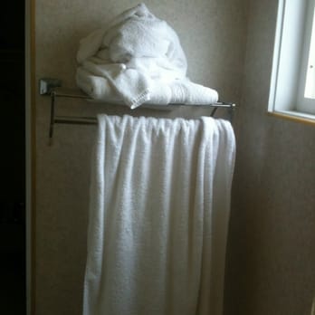 Magnuson Hotel Grace Inn - Perfectly level towel bar - Hotels Near Me - Quesnel, British Columbia Magnuson Hotel Grace Inn - Perfectly level towel bar - Hotels Near Me - Quesnel, British Columbia