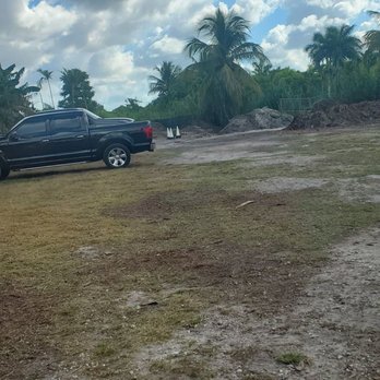 Tinez Farms - Parking lot - Attraction Farms Near Me - Miami, Florida Tinez Farms - Parking lot - Attraction Farms Near Me - Miami, Florida