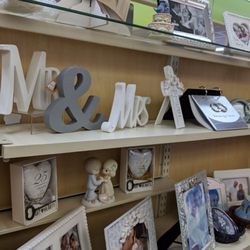 Amy's Hallmark Shop - Bridal gifts