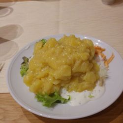Restaurant Blume - Hier ein Bild von meinem selbst zusammen gestellten Salatteller (man merkt eventuell dass ich diesen Kartoffelsalat einfach liebe ;) ) .