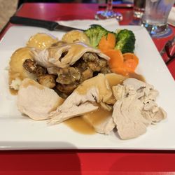 Pastimes Sports Bar & Grill - Turkey dinner was excellent and plentiful
