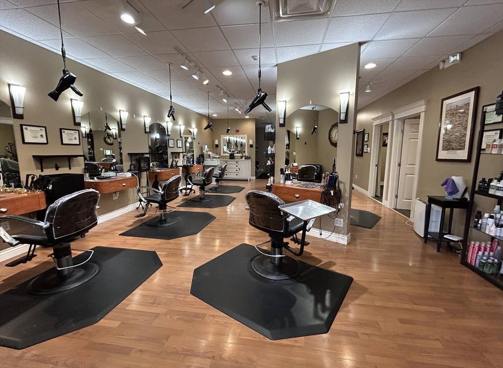 HC Salon & Day Spa Logo