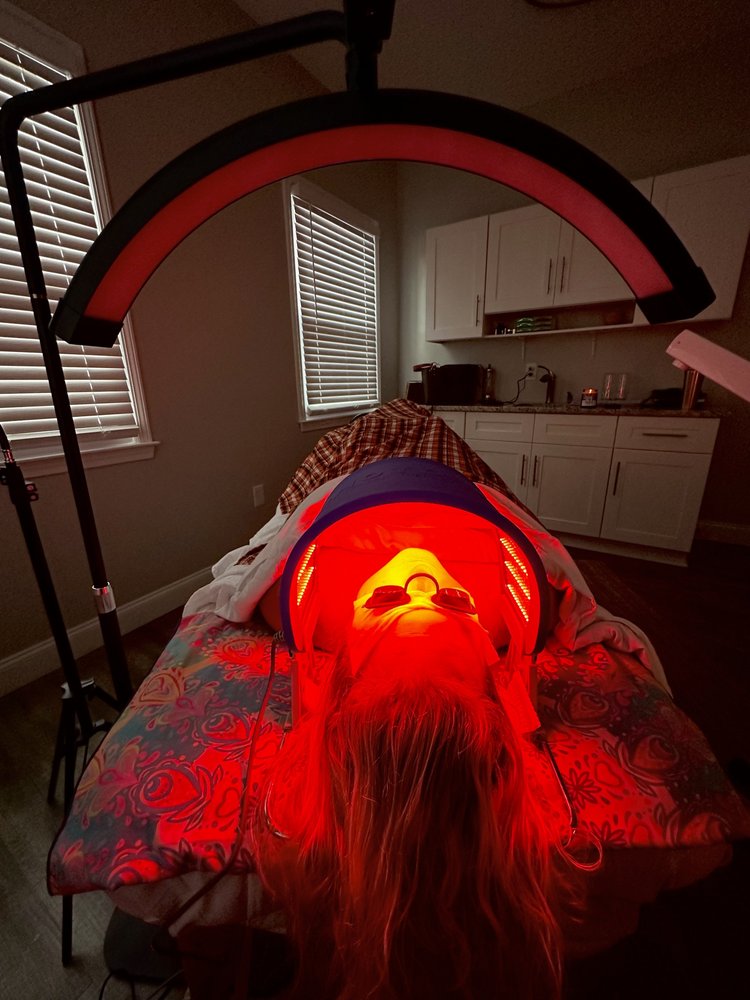 Mickey’s Beauty Bar Logo