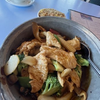 Chen’s - Chicken hot pot, ginger heavy. - Chinese Near Me - Cranberry Township, Pennsylvania
