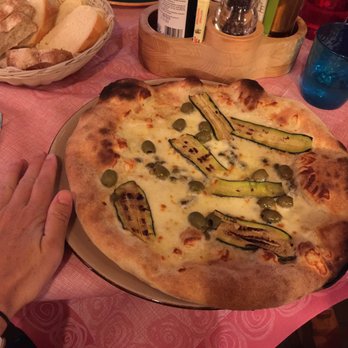 Pizzeria Edelweiss - Gigantic pizza for one! - Pizza Near Me - Misurina, BL