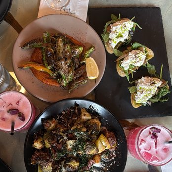 Château - Brussel sprouts, shishito peppers, burrata toast - Cocktail Bars Near Me - Walnut Creek, California Château - Brussel sprouts, shishito peppers, burrata toast - Cocktail Bars Near Me - Walnut Creek, California