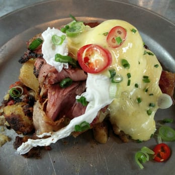Drake Devonshire - brisket hash - Hotels Near Me - Wellington, Ontario
